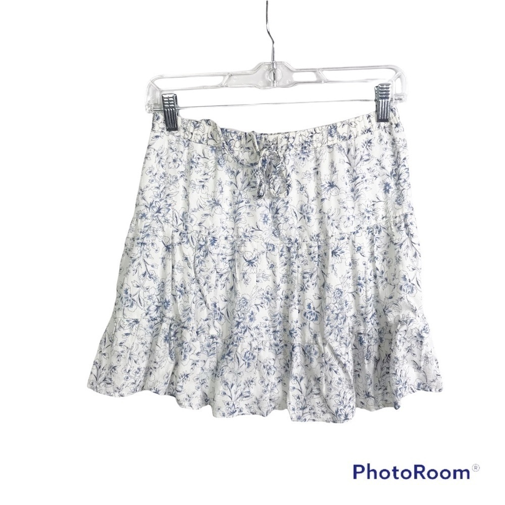 Le Lis white and blue floral tiered mini skirt nwt - Picture 3 of 6